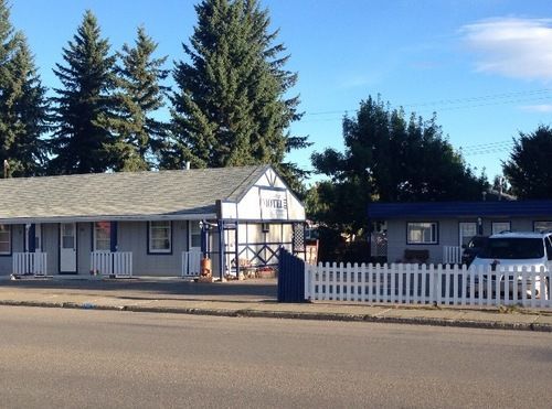 Blue Mountain Motel Pincher Creek Exterior foto