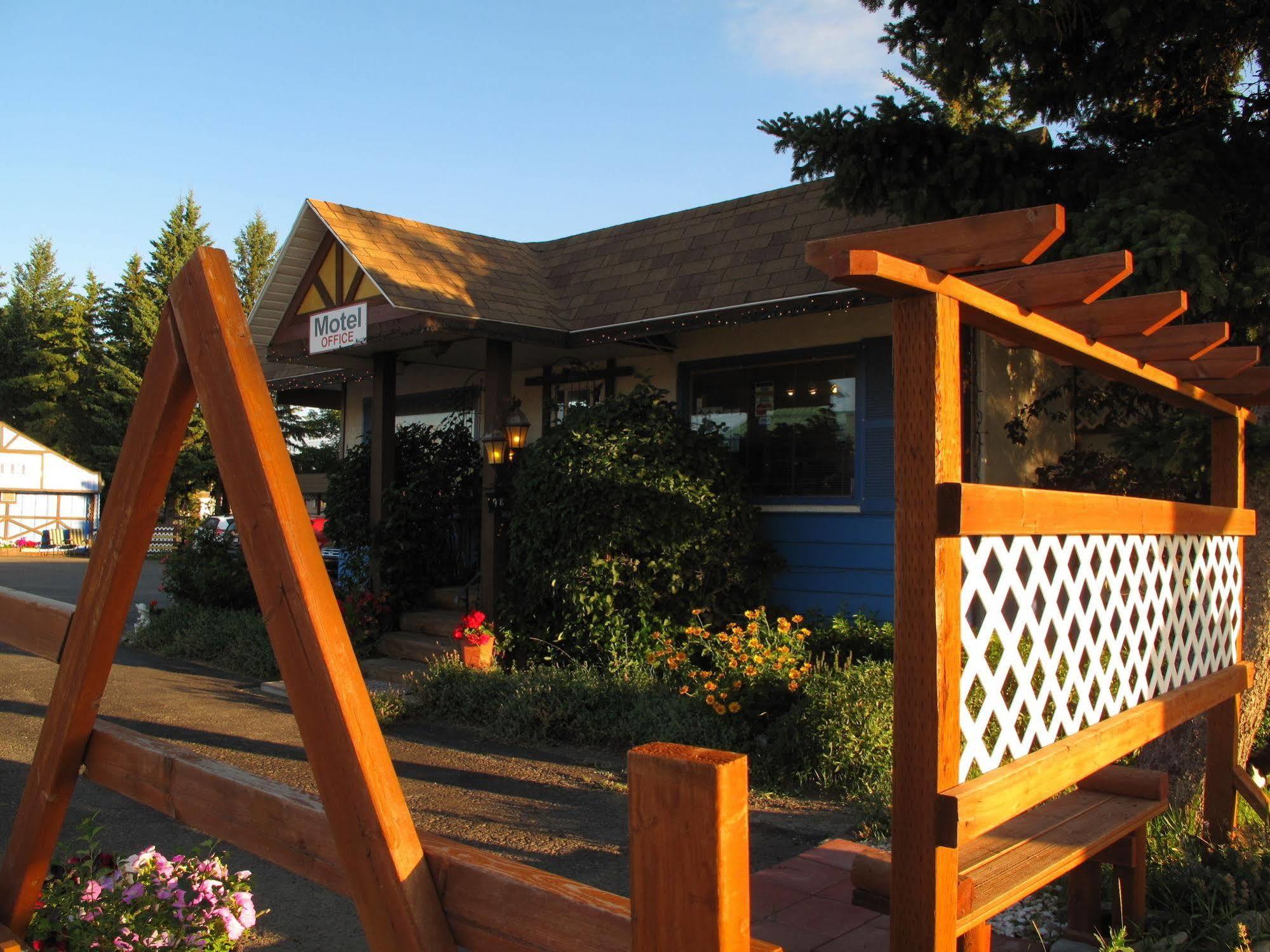 Blue Mountain Motel Pincher Creek Exterior foto